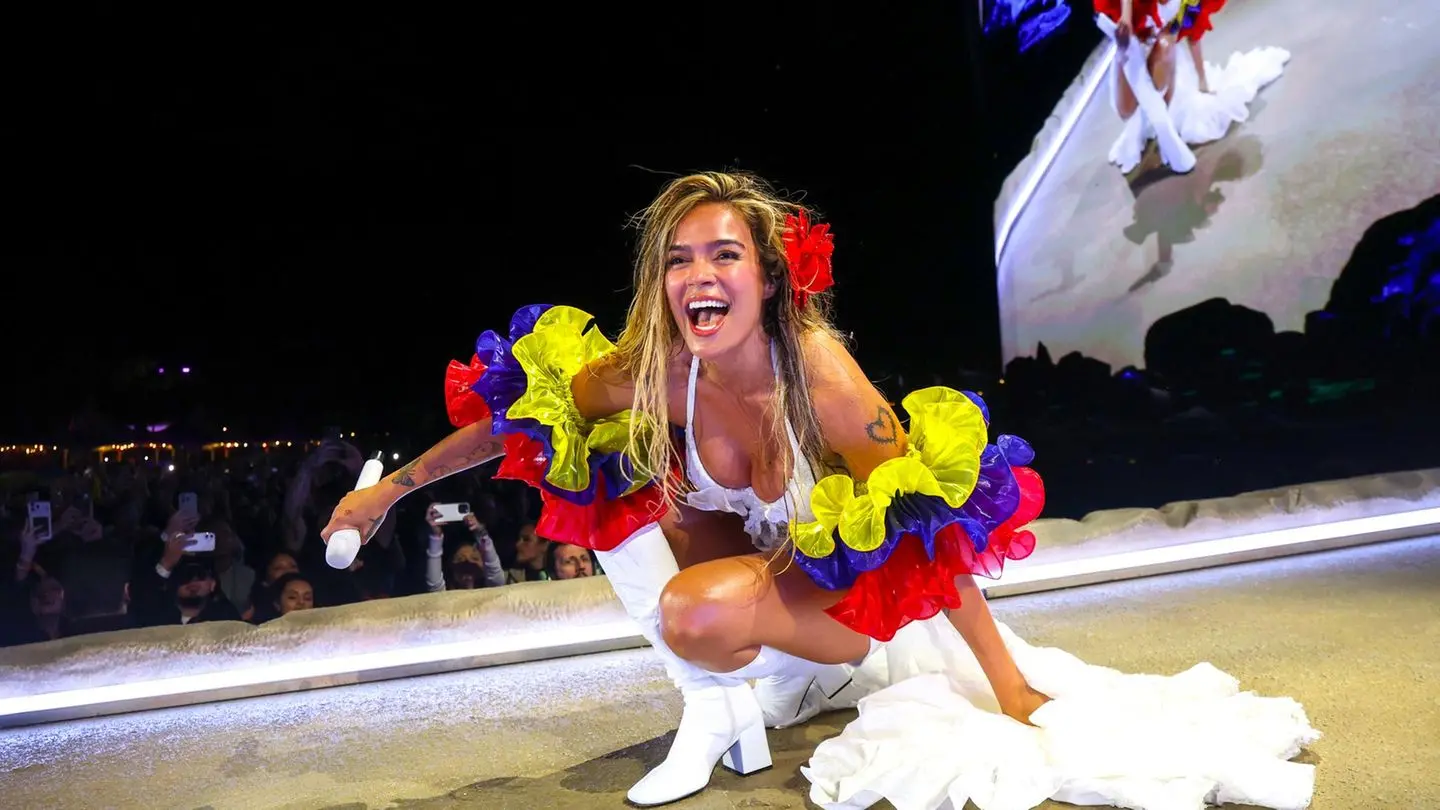 Karol G hat sich selbt zur Queen of Latin Pop Music gekrönt
