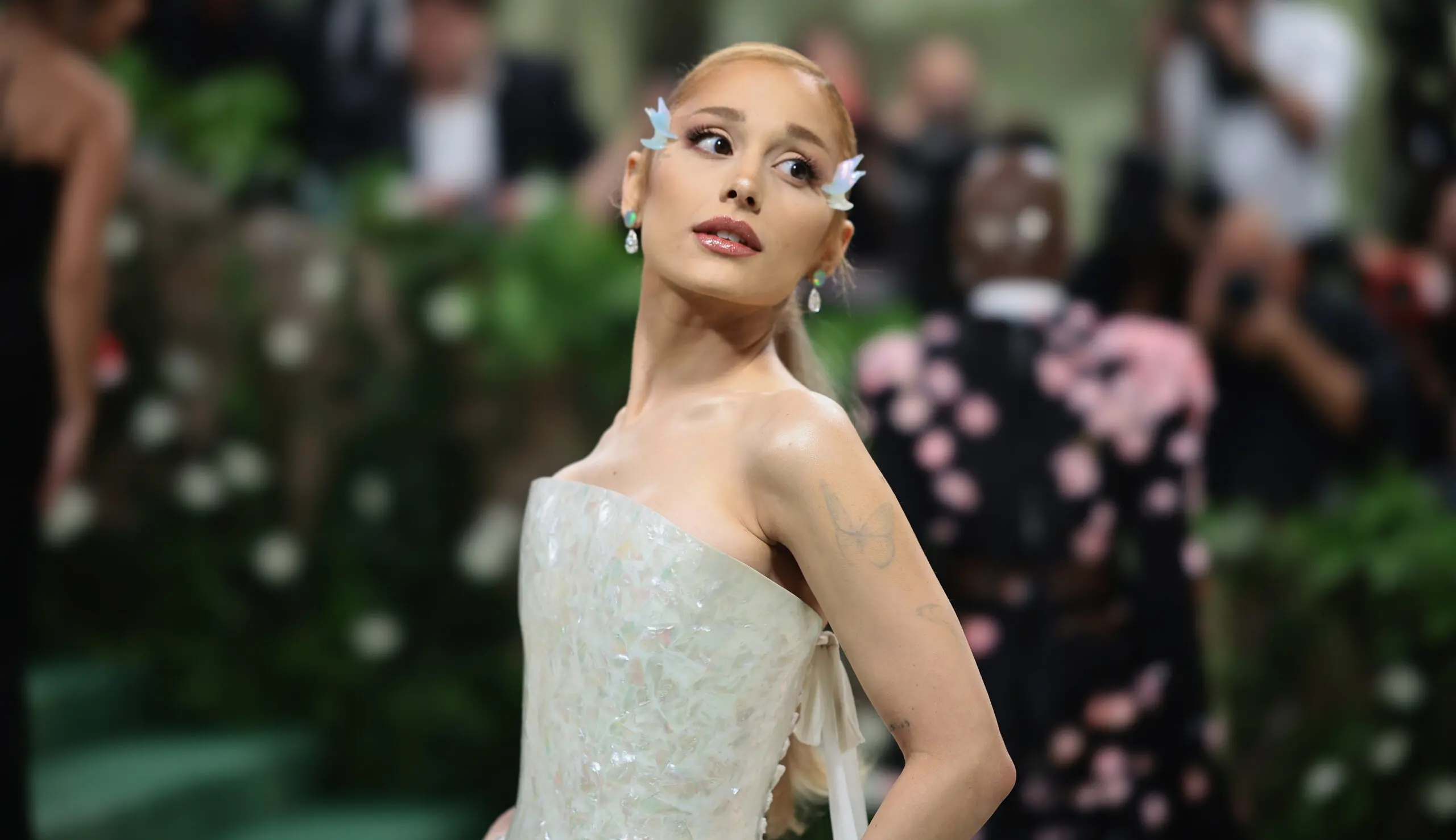 Ariana Grande war zu schüchtern für ihr neues Album „Petal“ – bis sie dachte: „Fuck it“